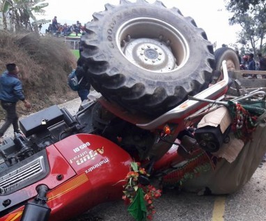 मोरङको उर्लाबारीमा आज बिहान ट्याक्टरको ठक्करबाट एक विद्यार्थीको मृत्यु